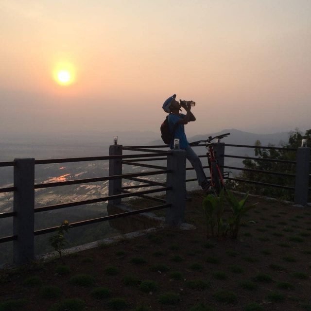 Senja di atas prambanan