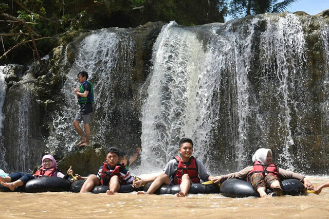 river tubing kali oya